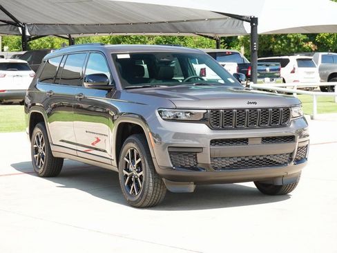 New 2025 Jeep Grand Cherokee L Altitude RWD image 5