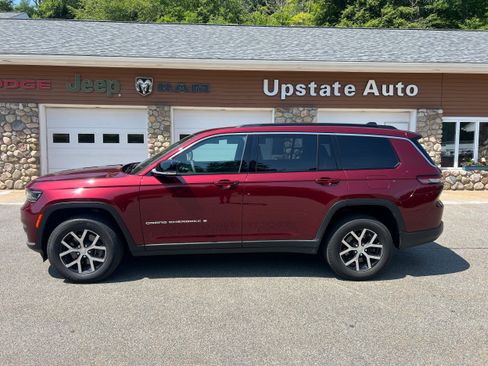 Used 2024 Jeep Grand Cherokee L Limited AWD/4WD image 8