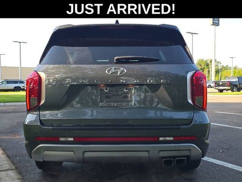 Used 2023 Hyundai Palisade SEL w/ Premium Package FWD image 4
