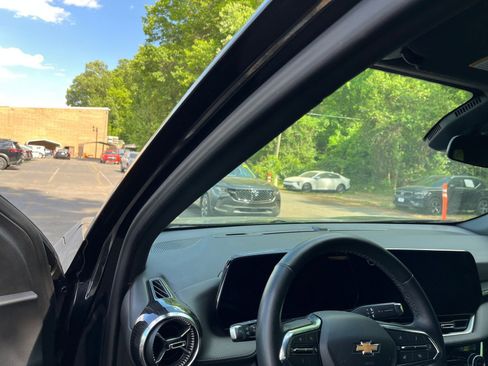 Used 2025 Chevrolet Equinox LT image 34