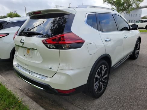 Used 2018 Nissan Rogue SL w/ Premium Package FWD image 3