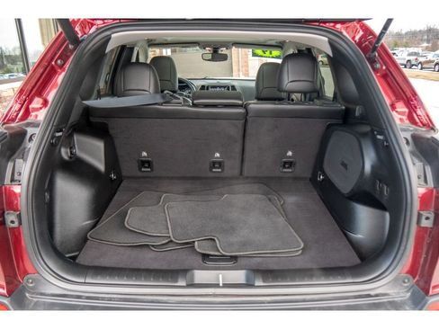 Used 2019 Jeep Cherokee Limited image 32