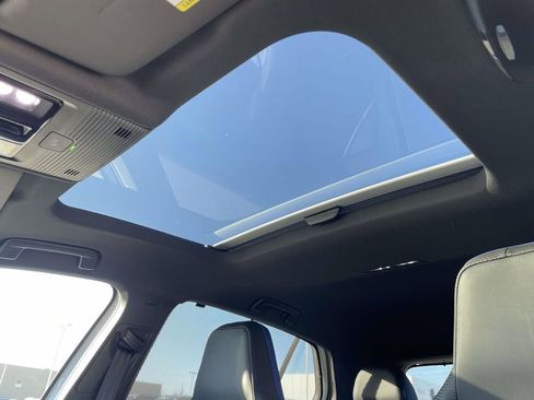 Used 2024 Volkswagen Golf R 2.0T (DSG) image 9