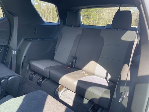Used 2023 Chevrolet Traverse LT image 35