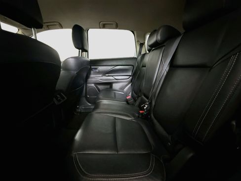 Used 2020 Mitsubishi Outlander LE FWD image 25