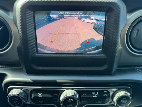 Used 2020 Jeep Wrangler Sport AWD/4WD image 22