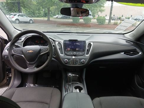Used 2020 Chevrolet Malibu LT FWD image 13