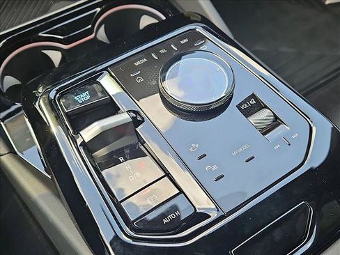 Used 2026 BMW i5 eDrive40 w/ Premium Package RWD image 12