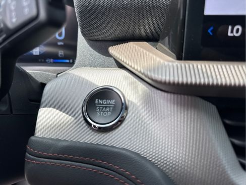 Used 2025 Ford Explorer Active RWD image 23