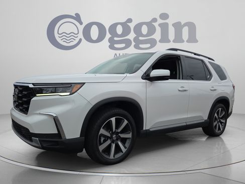 Certified 2025 Honda Pilot Touring image 1