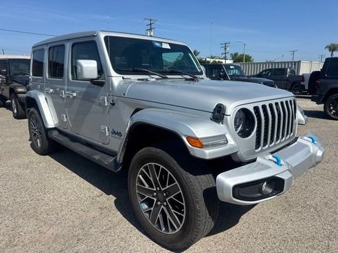 Used 2023 Jeep Wrangler Unlimited Sahara AWD/4WD image 3