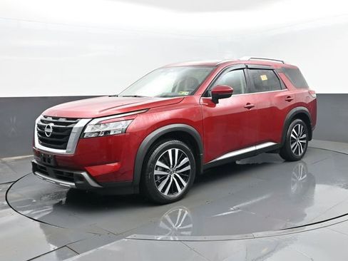 Used 2024 Nissan Pathfinder Platinum w/ Cargo Package image 1