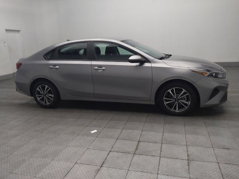 Used 2024 Kia Forte LXS w/ LXS Technology Package FWD image 11