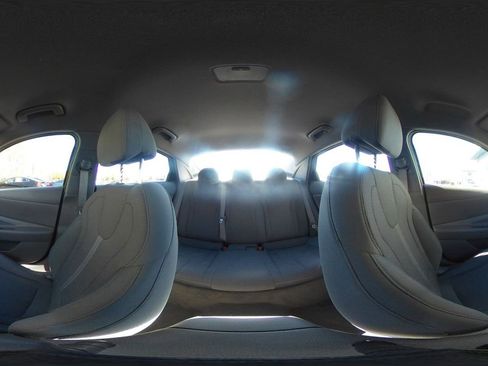 Used 2021 Hyundai Elantra SE image 40