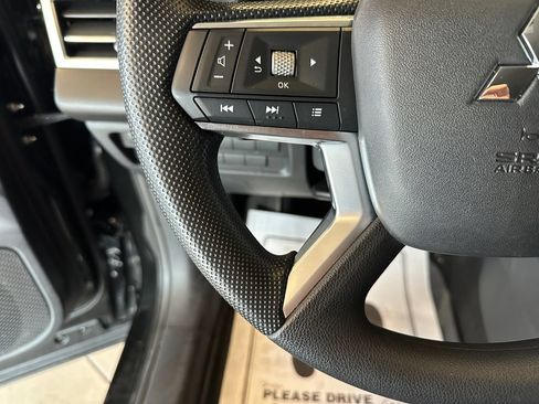 Used 2025 Mitsubishi Outlander ES AWD/4WD image 11