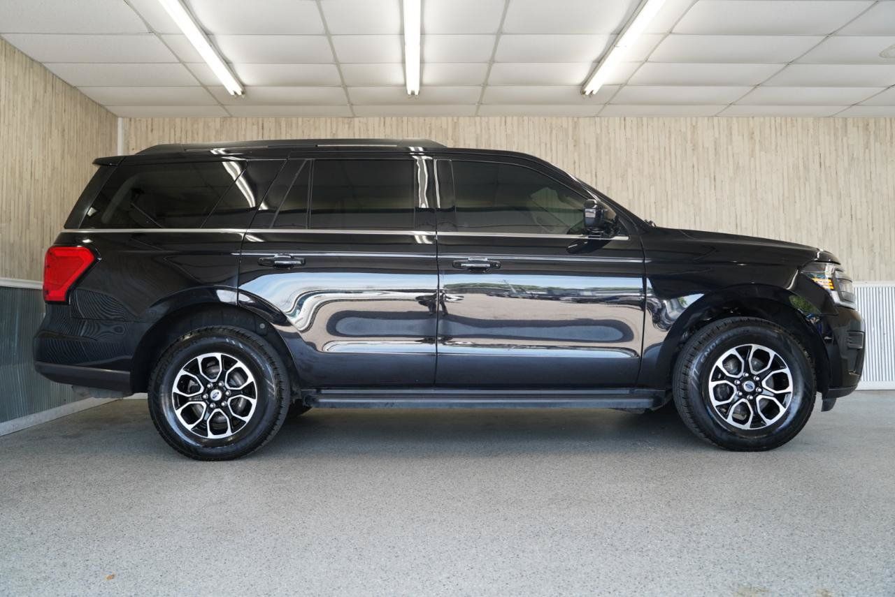 Used 2023 Ford Expedition XLT AWD/4WD image 6