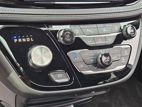 New 2026 Chrysler Pacifica Select FWD image 22