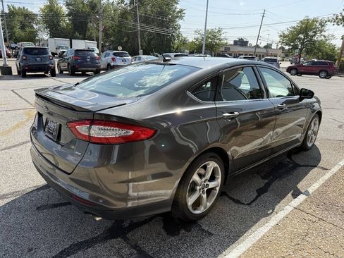Used 2016 Ford Fusion SE FWD image 10