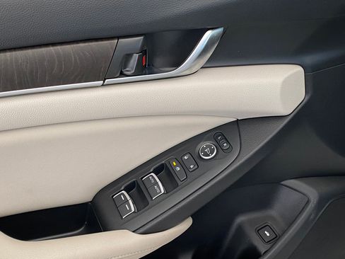 Used 2018 Honda Accord EX image 23