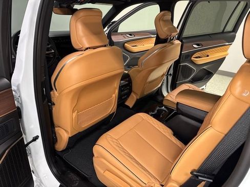 Used 2025 Jeep Grand Cherokee L Summit w/ Luxury Tech Group V AWD/4WD image 30