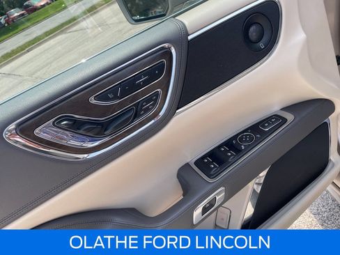 Used 2018 Lincoln Continental Reserve AWD/4WD image 14
