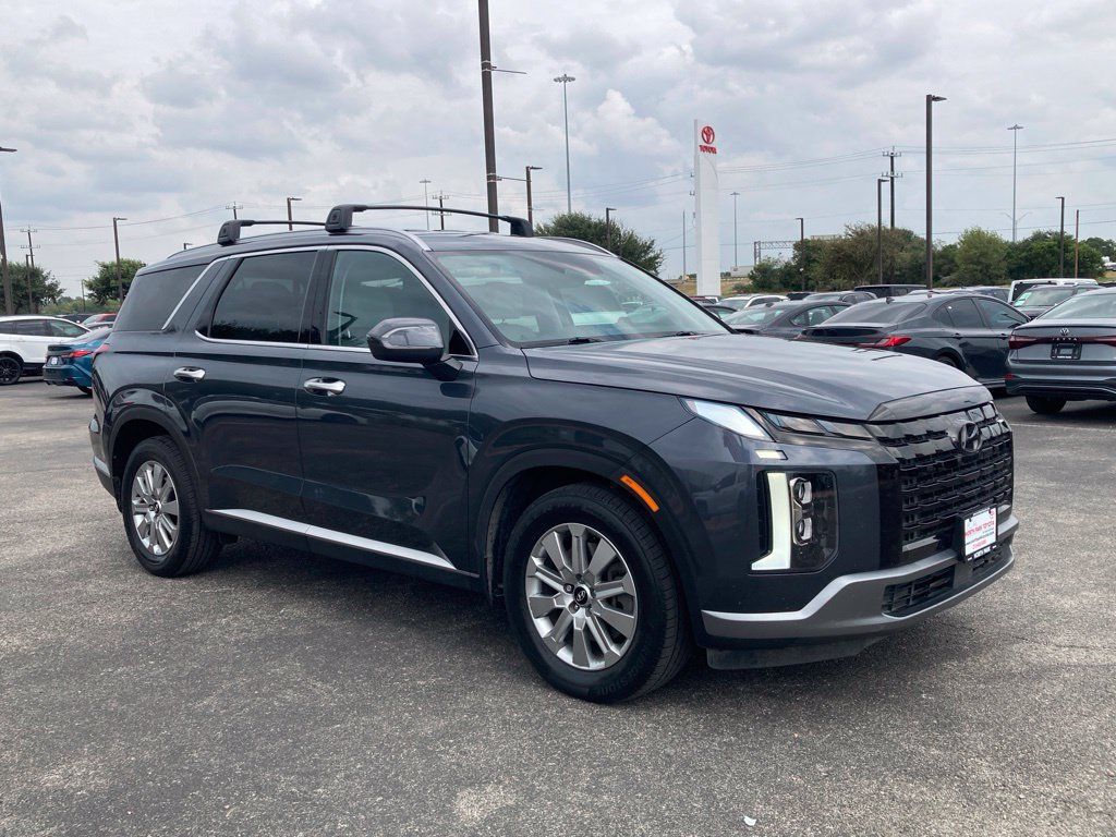Used 2023 Hyundai Palisade SEL FWD image 3