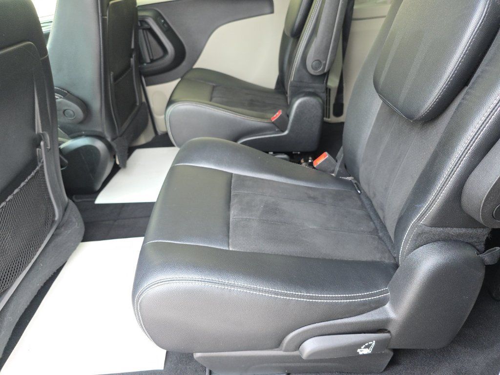 Used 2019 Dodge Grand Caravan SXT FWD image 18