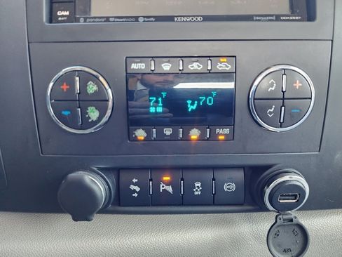 Used 2013 Chevrolet Silverado 2500 LT w/ Interior Plus Package image 46