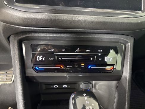 Used 2023 Volkswagen Tiguan SE R-Line FWD image 17