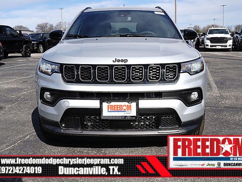 New 2026 Jeep Compass Latitude image 8