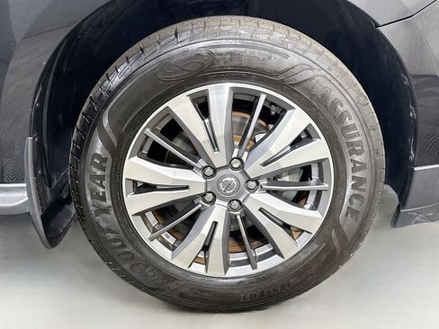 Used 2020 Nissan Pathfinder SL FWD image 32