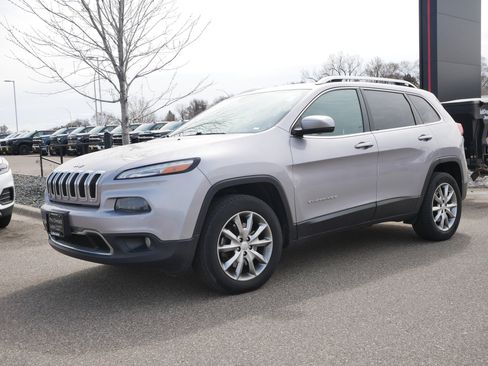 Used 2018 Jeep Cherokee Limited image 2
