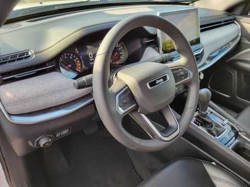 Used 2024 Jeep Compass Latitude AWD/4WD image 10
