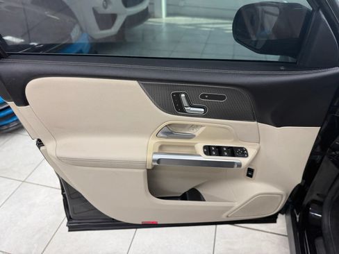Used 2020 Mercedes-Benz GLB 250 w/ Premium Package image 13