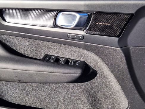 Used 2022 Volvo XC40 T5 R-Design w/ Advanced Package image 12