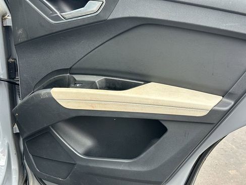 Used 2022 Audi Q4 e-tron Premium image 16