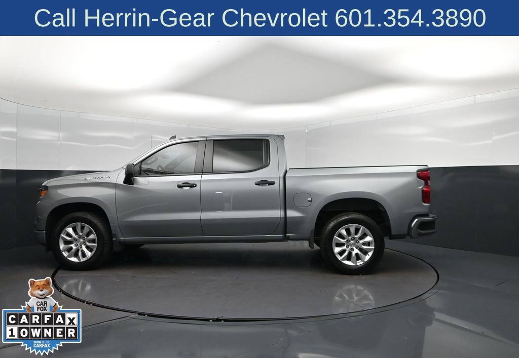 Used 2025 Chevrolet Silverado 1500 Custom w/ LPO, Dark Essentials Package RWD image 4
