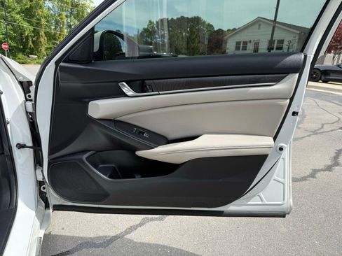 Used 2019 Honda Accord EX image 18