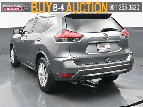 Used 2018 Nissan Rogue SV image 4