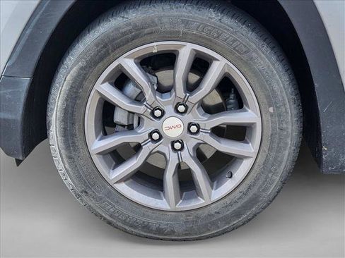 Certified 2024 GMC Terrain SLT w/ Infotainment Package II AWD/4WD image 14