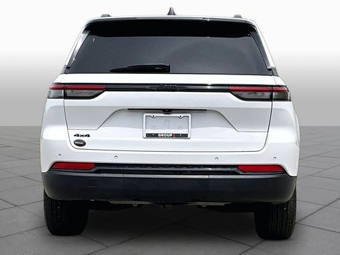 Used 2023 Jeep Grand Cherokee Laredo w/ Luxury Tech Group I AWD/4WD image 5