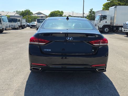 Used 2016 Hyundai Genesis 3.8 RWD image 6