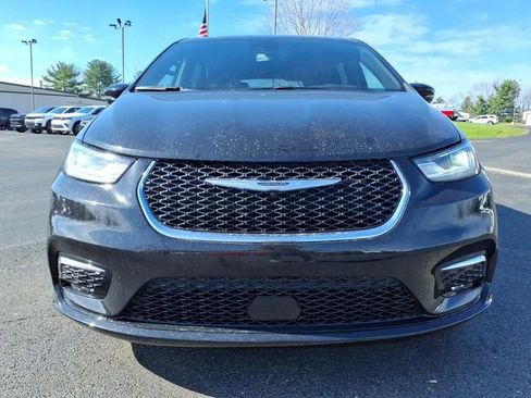 New 2026 Chrysler Pacifica Select image 2