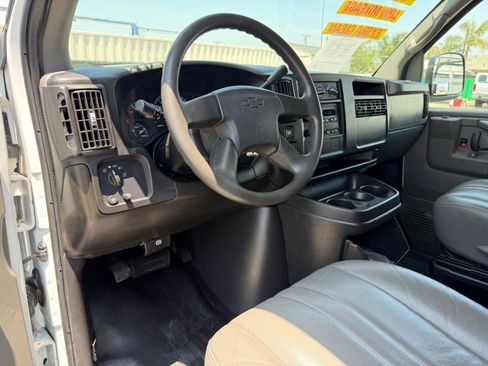 Used 2007 Chevrolet Express 3500 RWD image 16
