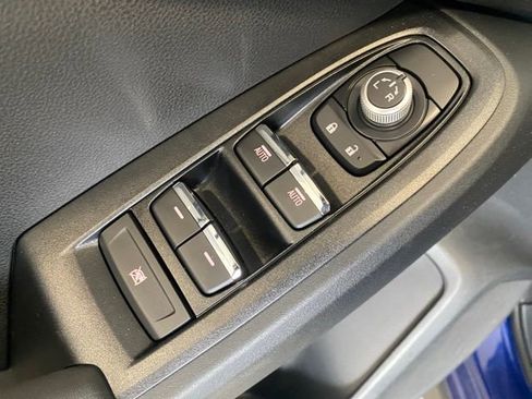 Used 2025 Subaru Crosstrek 2.5i Limited AWD/4WD image 10