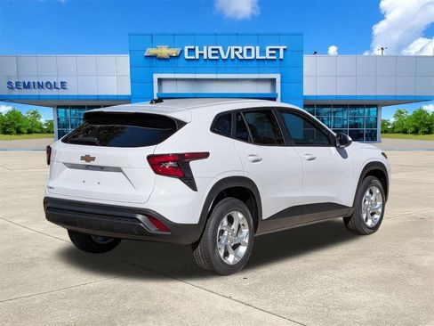 New 2026 Chevrolet Trax LS w/ LS Convenience Package FWD image 4