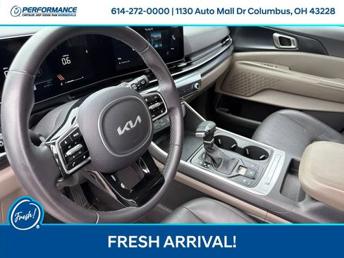 Used 2025 Kia Carnival FWD image 11