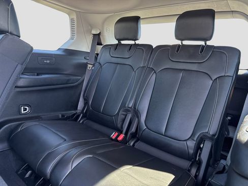 Used 2022 Jeep Grand Cherokee L Limited AWD/4WD image 23