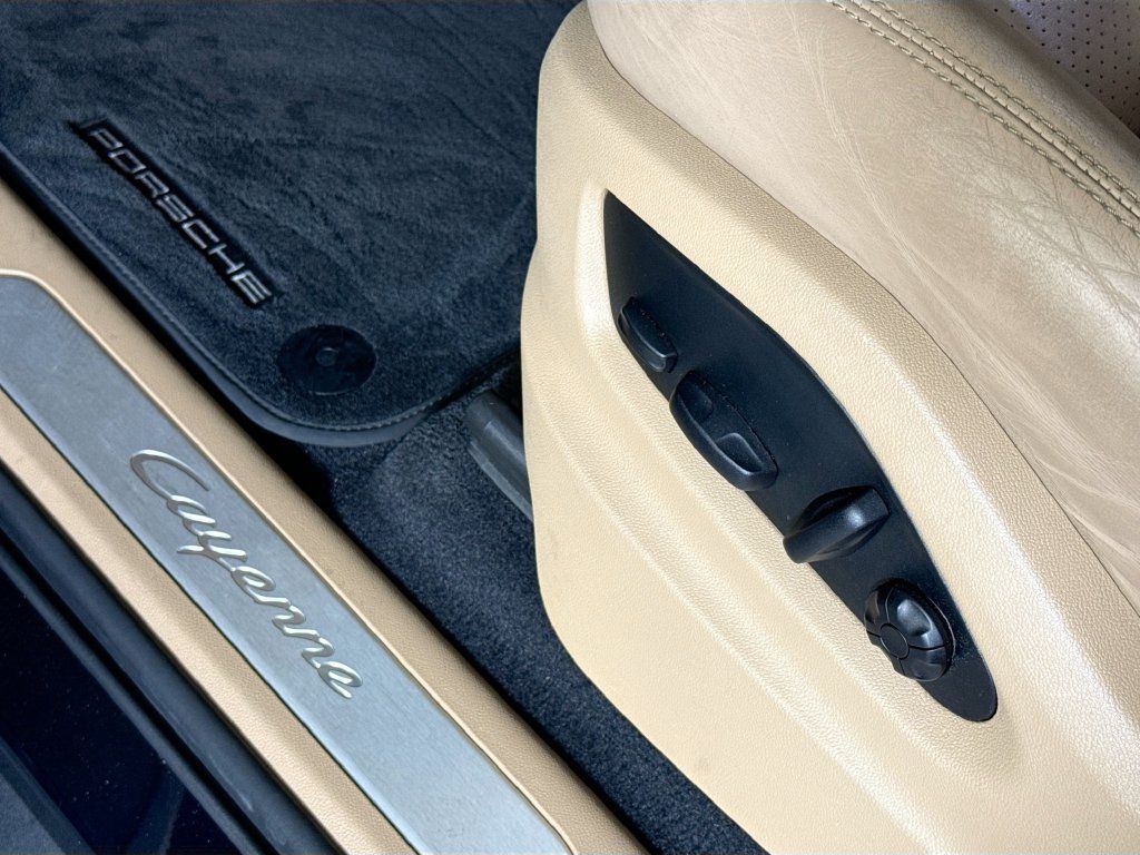 Certified 2023 Porsche Cayenne AWD/4WD image 23