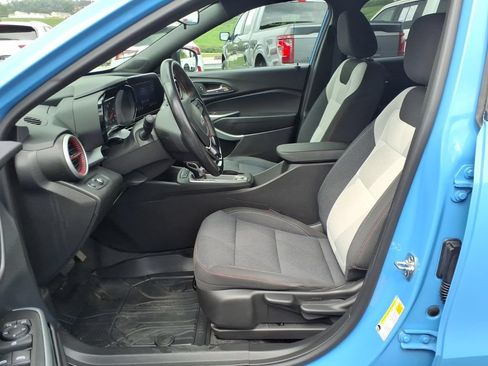 Used 2024 Chevrolet Trax RS FWD image 12